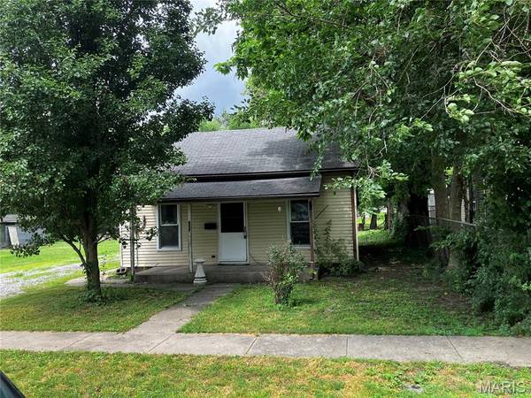 205 S Walnut ST, Duquoin, IL 62832