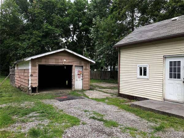205 S Walnut ST, Duquoin, IL 62832