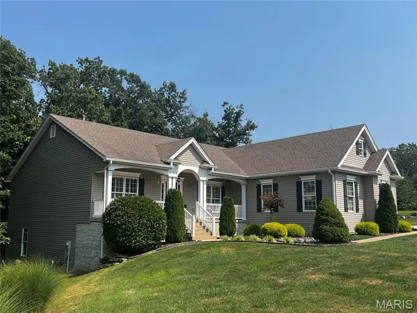 304 Crescent Oak CT, Wentzville, MO 63385