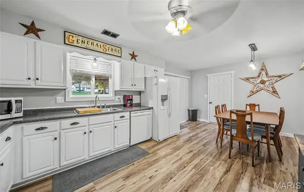 532 E James BLVD, St James, MO 65559