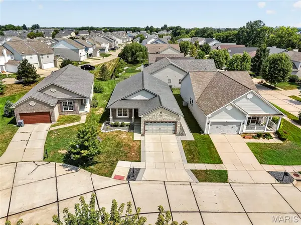 15 Country Trail CT, Lake St Louis, MO 63367