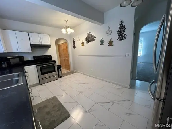 128 Long RD, Chesterfield, MO 63005