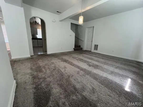 128 Long RD, Chesterfield, MO 63005