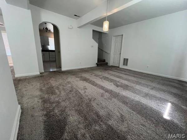 128 Long RD, Chesterfield, MO 63005
