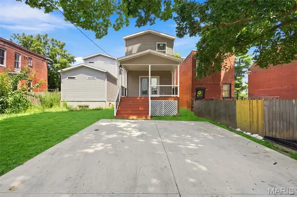 2734 Geyer AVE, St Louis, MO 63104