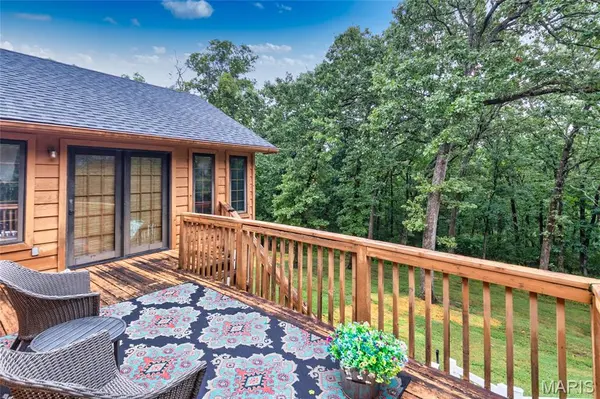 100 Hickory LN, Festus, MO 63028