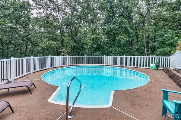 100 Hickory LN, Festus, MO 63028