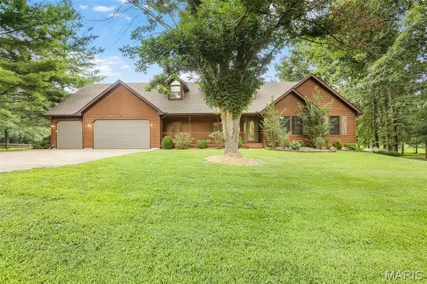 8825 Rosewood Hills DR, Edwardsville, IL 62025