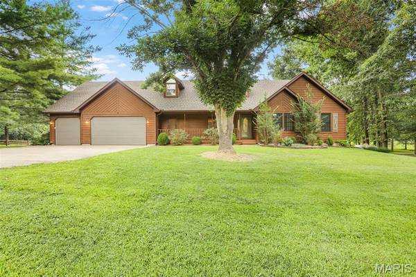 8825 Rosewood Hills DR, Edwardsville, IL 62025