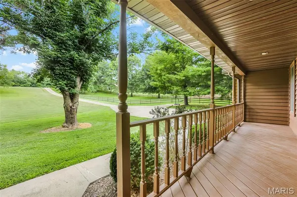 8825 Rosewood Hills DR, Edwardsville, IL 62025