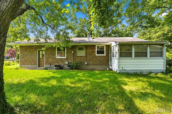 1201 Lang DR, St Louis, MO 63135