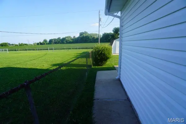 2708 Angela DR, Granite City, IL 62040
