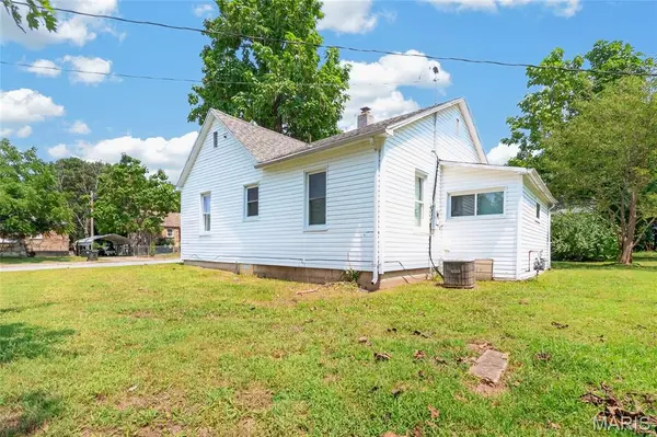 360 W 5th ST, Lebanon, MO 65536