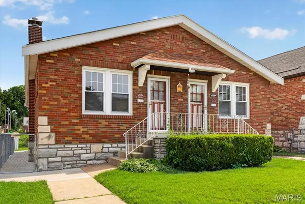 4327 Tyrolean AVE, St Louis, MO 63116