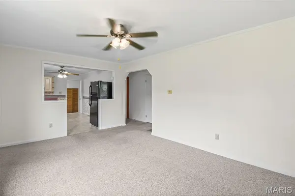 2833 Parthenon DR, Olympian Village, MO 63020