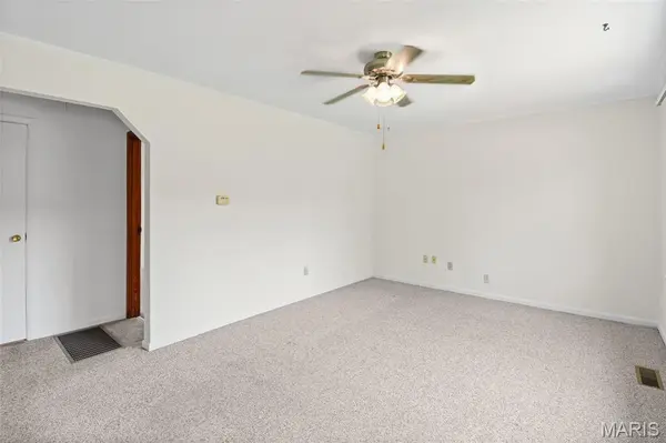 2833 Parthenon DR, Olympian Village, MO 63020