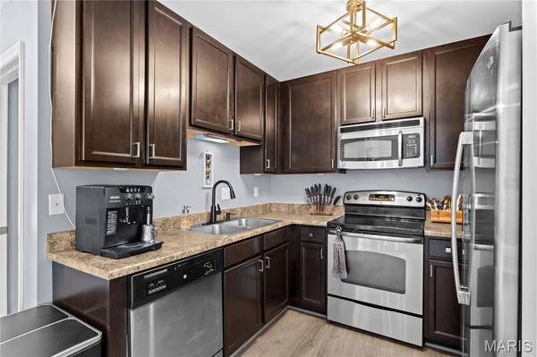 349 Shady Rock LN, O'fallon, MO 63368