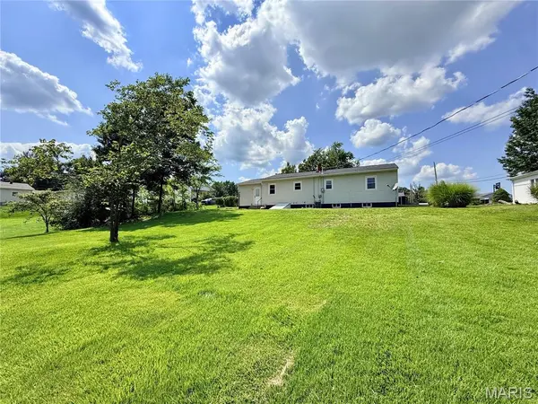 305 Cleo ST, Perryville, MO 63775