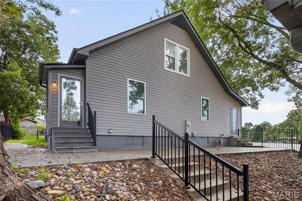 218 E Cherry ST, Columbia, IL 62236