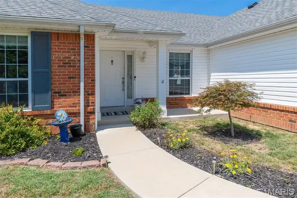 765 Spring Hill Farm DR, Ballwin, MO 63021
