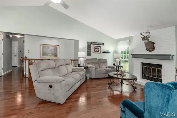 765 Spring Hill Farm DR, Ballwin, MO 63021