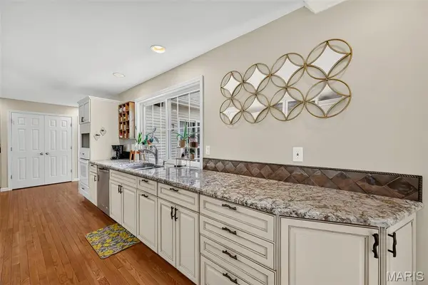 15571 Rose Gate LN, Chesterfield, MO 63017