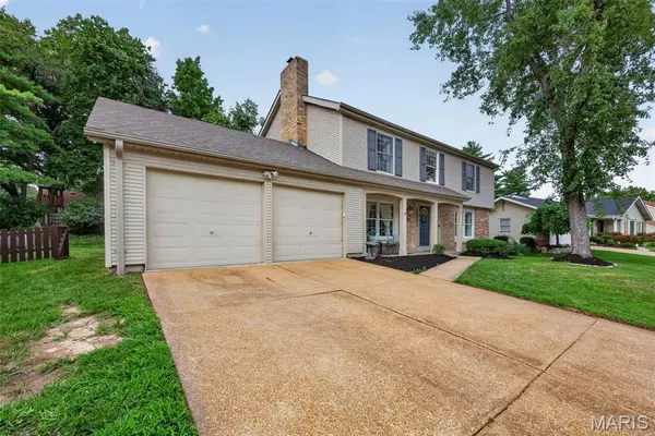 15571 Rose Gate LN, Chesterfield, MO 63017