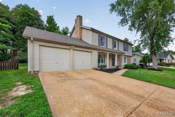 15571 Rose Gate LN, Chesterfield, MO 63017