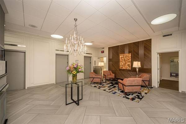 4466 W Pine BLVD #2E, St Louis, MO 63108