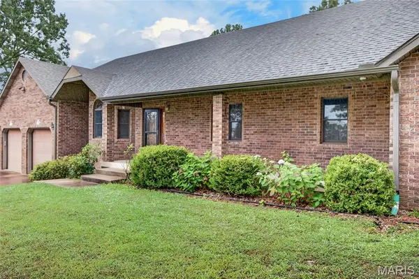 22774 Gardner RD, Lebanon, MO 65536