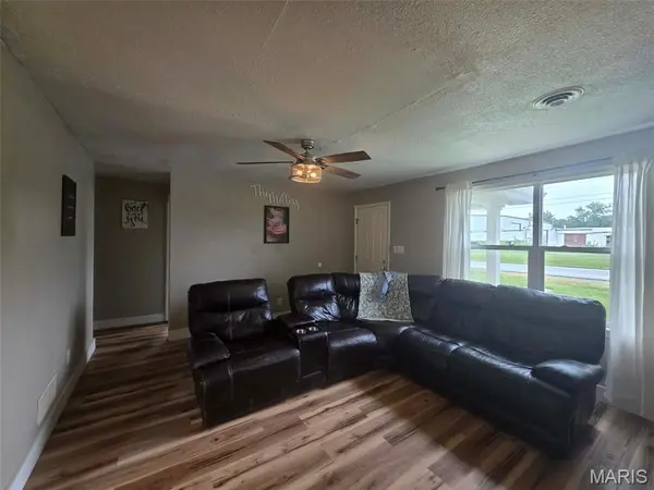 403 E 4th Street, Montgomery, MO 63361