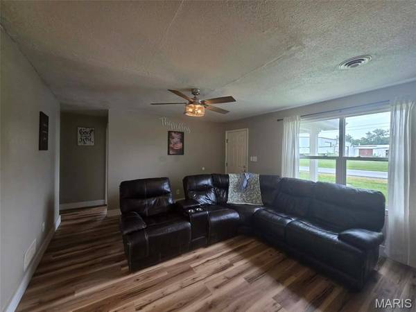 403 E 4th Street, Montgomery, MO 63361