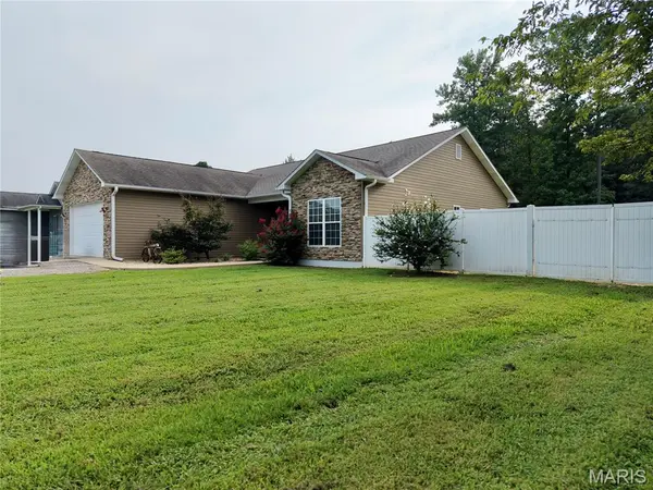 215 Crooked Pine LN, Poplar Bluff, MO 63901