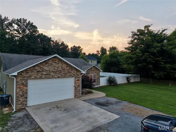 215 Crooked Pine LN, Poplar Bluff, MO 63901