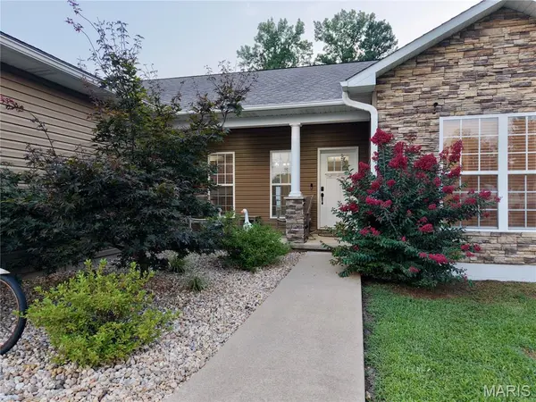 215 Crooked Pine LN, Poplar Bluff, MO 63901