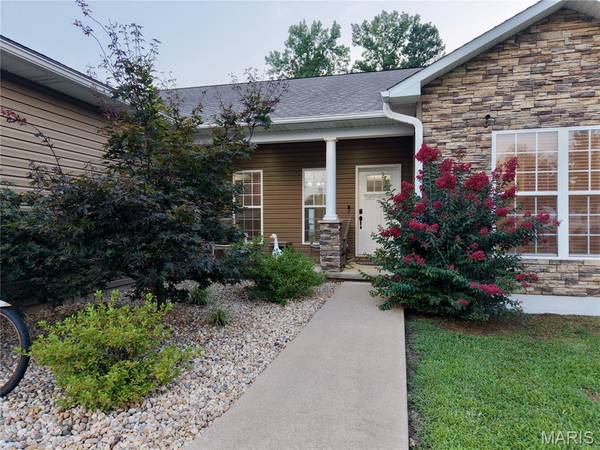 215 Crooked Pine LN, Poplar Bluff, MO 63901