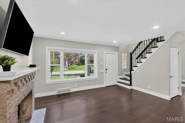900 Dwyer AVE, Kirkwood, MO 63122