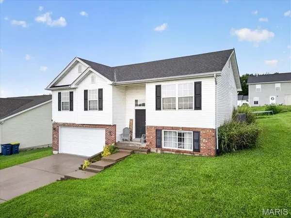 8 Somerfield DR, Union, MO 63084