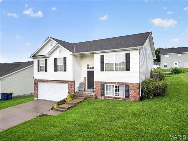 8 Somerfield DR, Union, MO 63084
