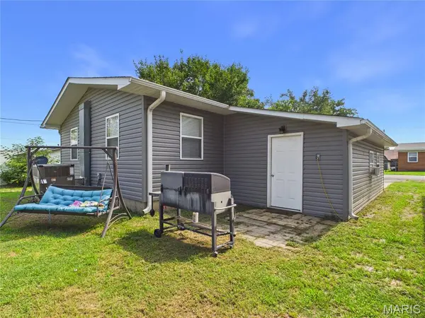806 N Miller ST, Bernie, MO 63822