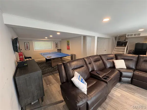 14 Country Fair LN, Creve Coeur, MO 63141