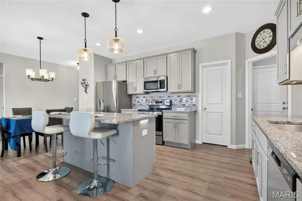 322 Summer Glen LN, St Charles, MO 63301