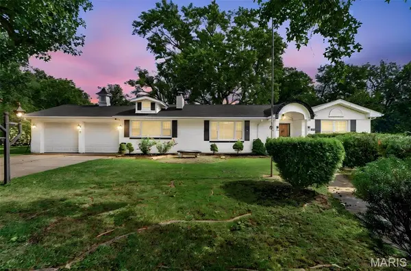 8217 Cadillac LN, Berkeley, MO 63134