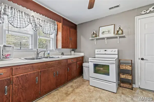 5802 Hwy F HWY, Farmington, MO 63640
