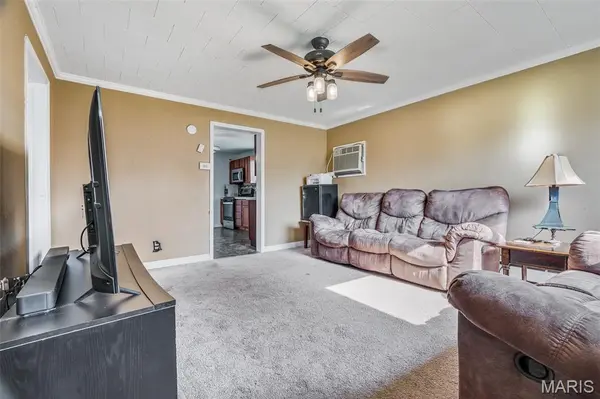 723 S Hackman ST, Staunton, IL 62088