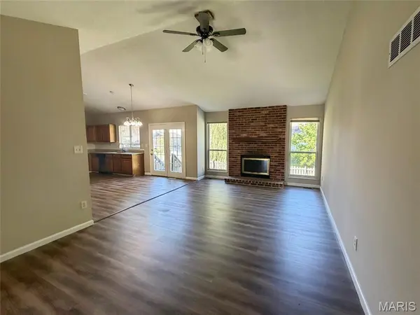 2744 Chapel View DR, Florissant, MO 63031