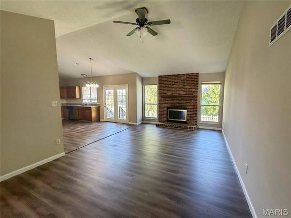 2744 Chapel View DR, Florissant, MO 63031