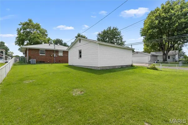 83 Harnett AVE, Wood River, IL 62095