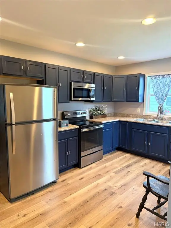 828 Freeland AVE, Hillsboro, IL 62049