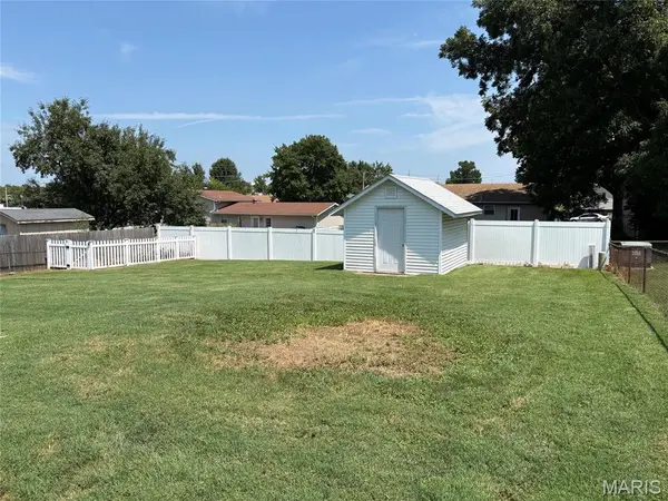 11 Sunnyfield RD, St Peters, MO 63376